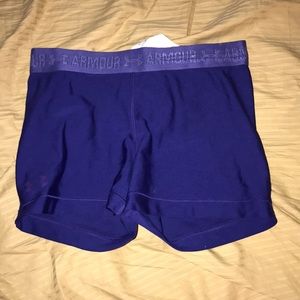 Athletic tight fitting shorts